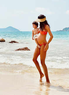 Lovely pictures from mommy-to-be Lisa Haydon's dreamy baby shower