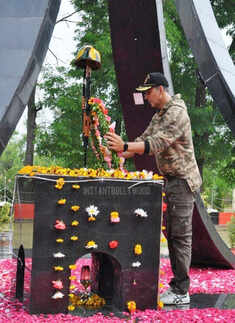 These pictures of Akshay Kumar spending time with BSF personnel you simply can&rsquo;t miss!