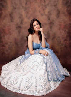 Daisy Shah is teasing with her new bewitching picturesbc