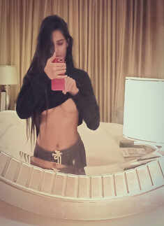 Amid pregnancy rumours, pictures of Poonam Pandey go viral