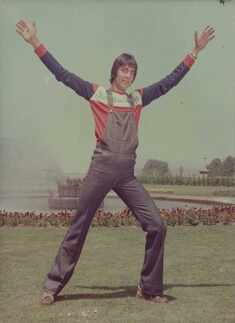 Let&rsquo;s travel back in time with the Throwback pictures of Bollywood stars from their debut films