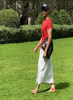 New shirtless pictures of Bollywood heartthrob Hrithik Roshan sweeps the internet!