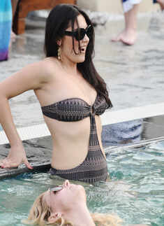 Pool party @ Hotel Oodles