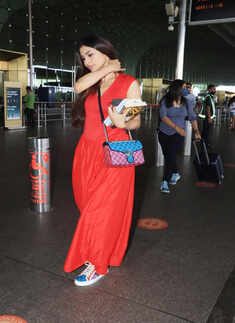 #ETimesSnapped: Paparazzi pictures of your favourite celebs