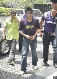 Shah Rukh Khan spotted wearing a KKR T-shirt at Trident in Mumbai. (Pic: Viral Bhayani)
_DSC0050.jpg
