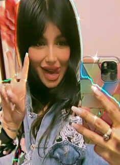 This new selfie of Ayesha Takia goes viral; fans speculate 'failed lip job'