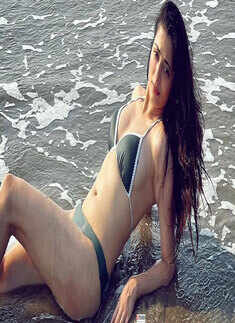 Naagin 4 actress Afreen Alvi turns heads with her bewitching pictures