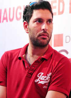 Yuvi, Robert Vadra spotted in Delhi