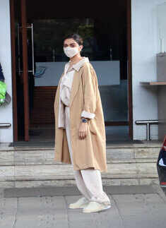 #ETimesSnapped: Paparazzi pictures of your favourite celebs