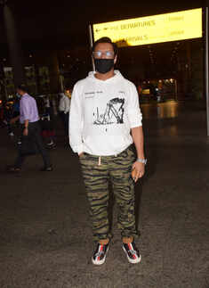 #ETimesSnapped: From Deepika Padukone to Malaika Arora, paparazzi pictures of your favourite celebs