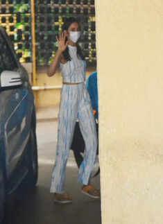 #ETimesSnapped: From Sonam Kapoor to Kriti-Pulkit, paparazzi pictures of your favourite celebs