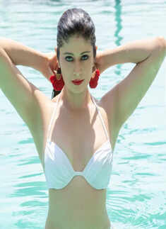 Pooja Batra's new holiday pictures prove that 40s is the new 20s!