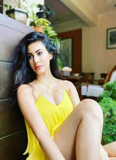 These stunning pictures of bikini-clad Amyra Dastur will make you go wow!