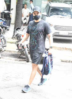 #ETimesSnapped: From Kareena Kapoor to Kangana Ranaut, paparazzi pictures of your favourite celebs