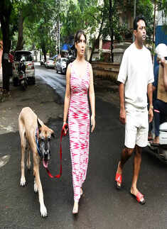 Leander Paes just can&rsquo;t take his eyes off ladylove Kim Sharma in this new dreamy picture