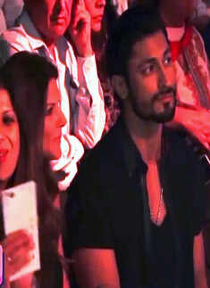 These lovely pictures of Vidyut Jammwal and Nandita Mahtani spark engagement rumours