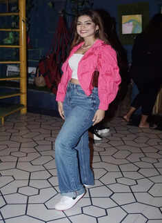 #ETimesSnapped: From Mouni Roy to Kiara Advani, paparazzi pictures of your favourite celebs