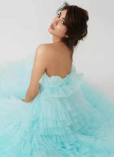 This new photoshoot of Janhvi Kapoor in a plunging black shimmery dress will simply you leave speechless