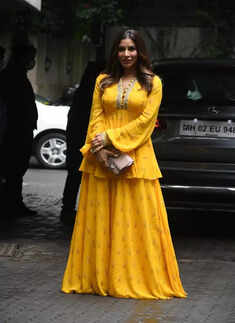 #ETimesSnapped: From Deepika Padukone to Alia Bhatt, paparazzi pictures of your favourite celebs