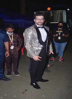 #ETimesSnapped: From Amyra Dastur to Jasmin Bhasin, paparazzi pictures of your favourite celebs