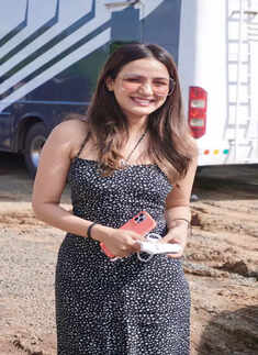 #ETimesSnapped: From Amyra Dastur to Jasmin Bhasin, paparazzi pictures of your favourite celebs