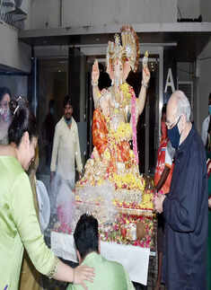 #ETimesSnapped: From Malaika Arora to Janhvi Kapoor, paparazzi pictures of your favourite celebs