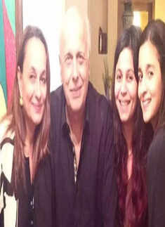 Lovely pictures of Alia Bhatt celebrating birthday of Mahesh Bhatt with beau Ranbir Kapoor are simply unmissable!