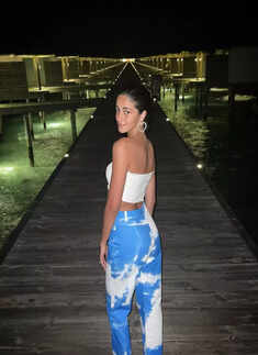 Ananya Panday&rsquo;s holiday pictures in stylish beachwear are serving major wanderlust vibes!