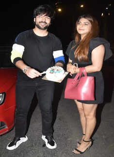 #ETimesSnapped: From Kriti Sanon to Janhvi Kapoor, paparazzi pictures of your favourite celebs