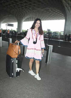 #ETimesSnapped: From Sara Ali Khan to Shamita Shetty, paparazzi pictures of your favourite celebs