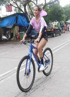 #ETimesSnapped: From Malaika Arora to Janhvi Kapoor, paparazzi pictures of your favourite celebs