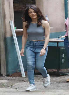 #ETimesSnapped: From Deepika Padukone to Kareena Kapoor, paparazzi pictures of your favourite celebs