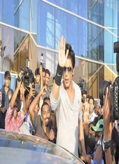 SRK unveils 'Ra.One' Theatrical promo