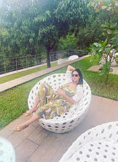 These kissing pictures of new parents Neha Dhupia & Angad Bedi you just can&rsquo;t give a miss!