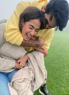 Shahid Kapoor and Mira Rajput are painting Insta blue with their pool selfies and beach vacay pictures