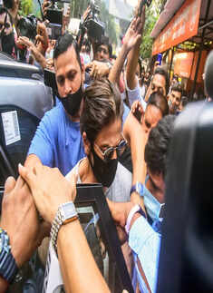Pictures of Shah Rukh Khan go viral as he arrives to meet son Aryan Khan at Mumbai Jail