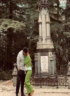 This new romantic kissing picture of Arjun Kapoor and Malaika Arora screams love