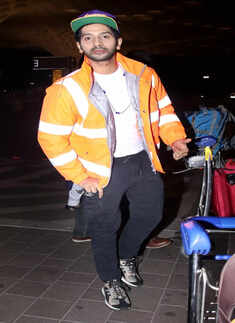 #ETimesSnapped: From Kareena Kapoor to Kiara Advani, paparazzi pictures of your favourite celebs