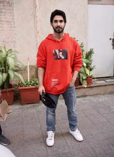 #ETimesSnapped: From Janhvi Kapoor to Nora Fatehi, paparazzi pictures of your favourite celebs