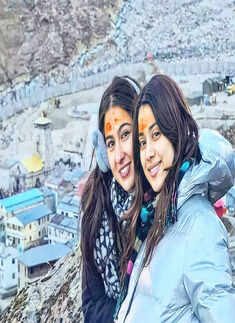 Pictures of Sara Ali Khan and Janhvi Kapoor trend as BFFs offer prayers at Kedarnath Temple