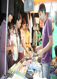 Perofrmance of Alternative Rock band