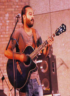 Perofrmance of Alternative Rock band