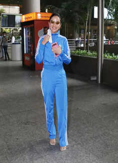 #ETimesSnapped: From Janhvi Kapoor to Sara Ali Khan, paparazzi pictures of your favourite celebs