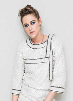 Romantic pictures of Kristen Stewart and Dylan Meyer go viral after they announced their engagement!