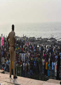 #ETimesSnapped: From Varun-Natasha to Janhvi-Khushi, paparazzi pictures of your favourite celebs