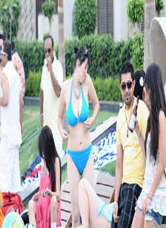 Babes sizzle @ DME pool party