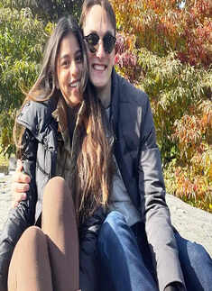 Relaxed after Aryan Khan's bail, Suhana Khan's new pictures with her friends go viral