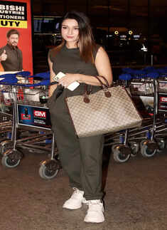 #ETimesSnapped: From Malaika Arora to Mouni Roy, paparazzi pictures of your favourite celebs