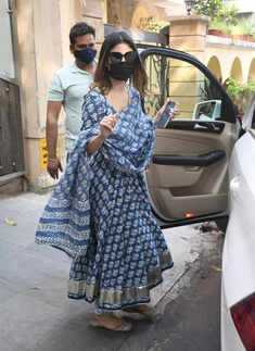 #ETimesSnapped: From Aishwarya Rai Bachchan to Malaika Arora, paparazzi pictures of your favourite celebs