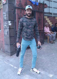 #ETimesSnapped: From Alia Bhatt to Ayushmann Khurrana, paparazzi pictures of your favourite celebs